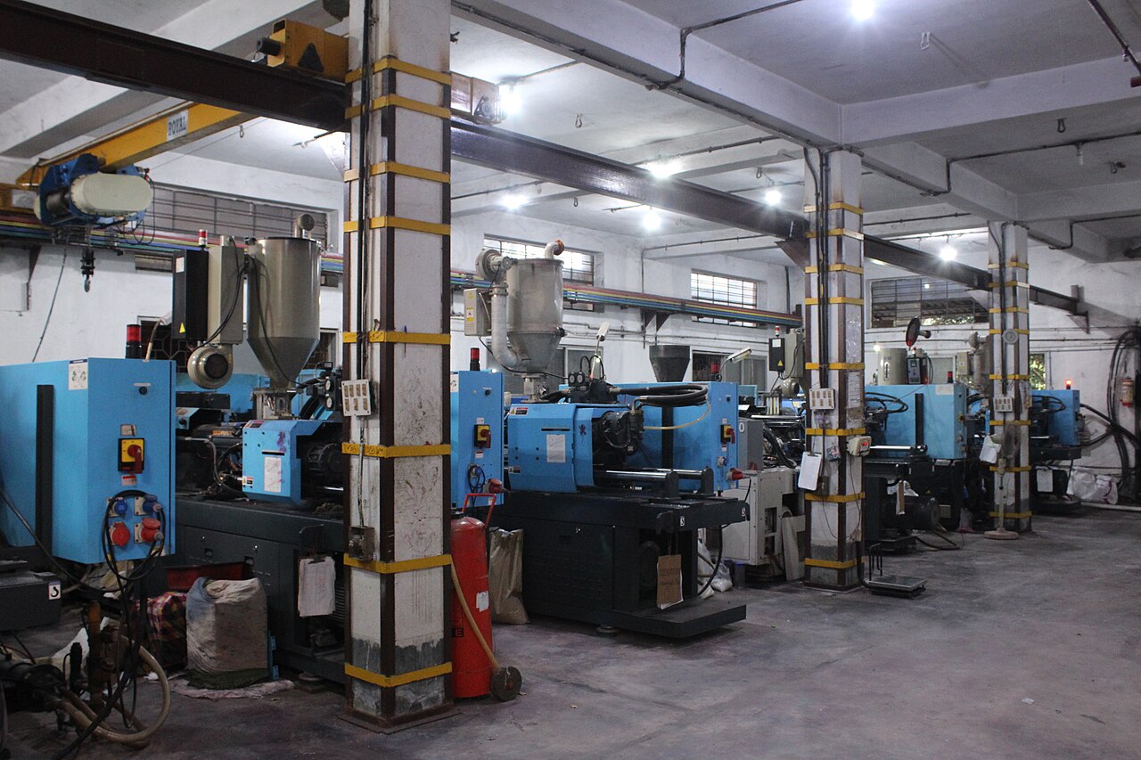 Injection-moulding equipment — process reference.